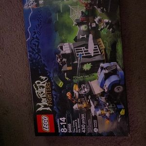 Lego Monster Fighters - The Crazy Scientist and His Mother lego set